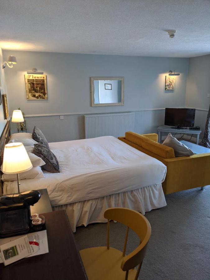 Manor Court Hotel Carnaby Экстерьер фото