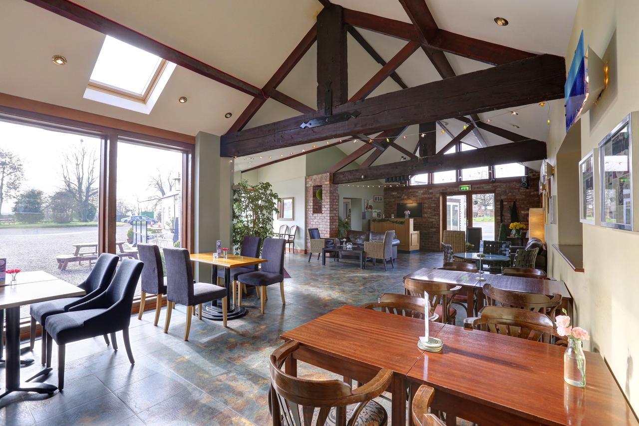 Manor Court Hotel Carnaby Экстерьер фото