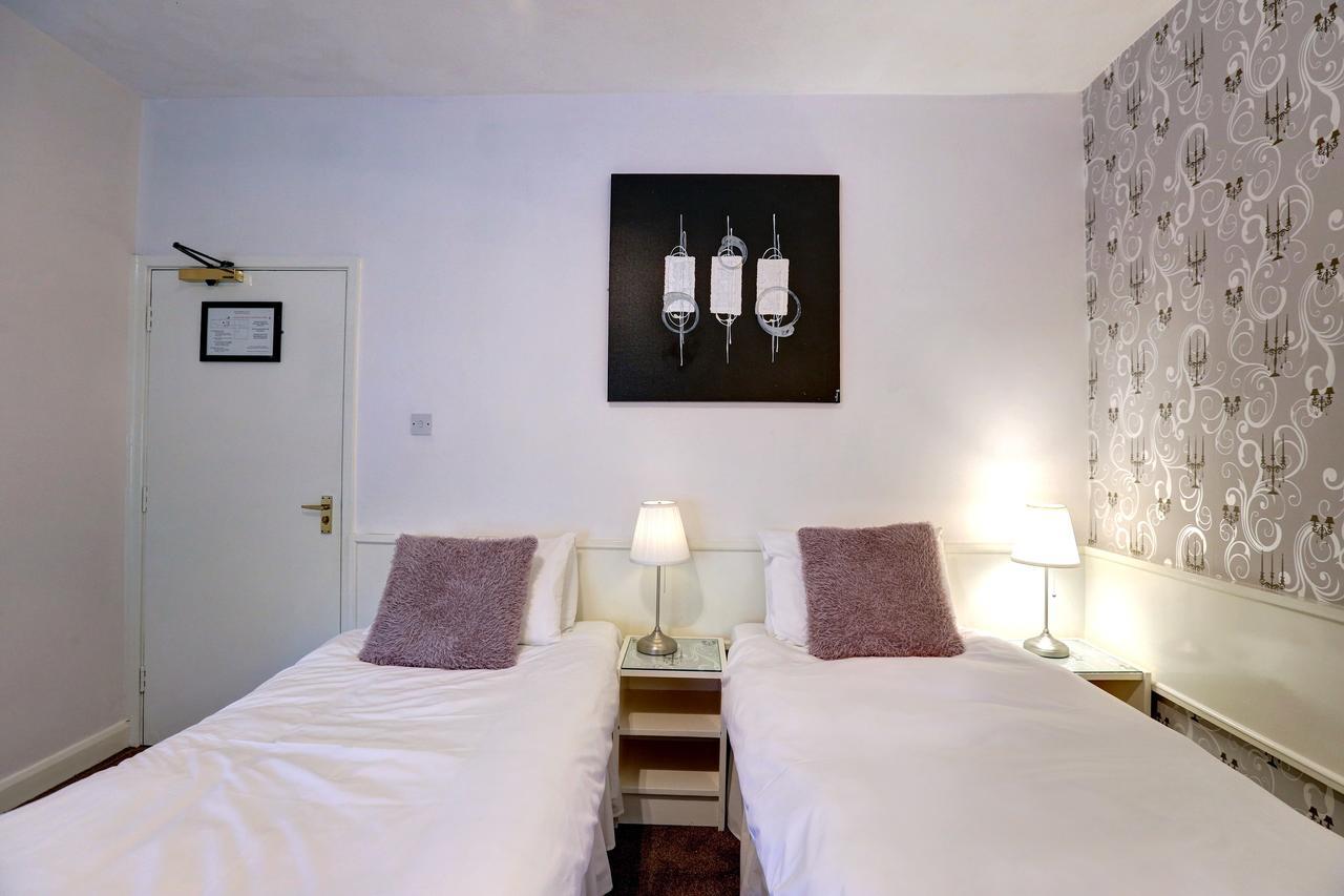Manor Court Hotel Carnaby Экстерьер фото
